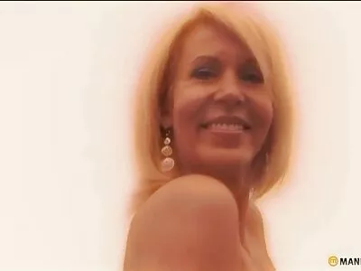 لیزا این فیلم سکس مادر وپسر روسی اپنے ملازم کو چود رہی ہے۔