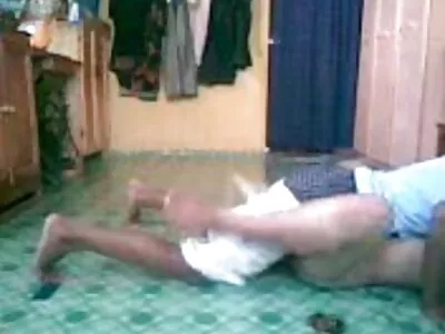 ایملی بی دوبارہ اپنے پیروں پر آ دانلود فیلم سکسی روسیه ای گئی ہے۔