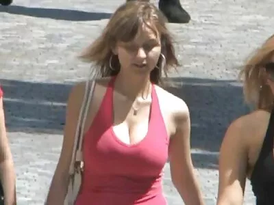 دلکش MILF لیکسس سمتھ فیلم های سکسی روسی نے کپڑے اتارے۔