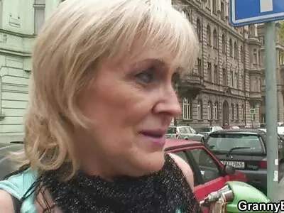 سفید فام عورت نے دو پولیس اہلکاروں کے ساتھ جنسی سکس روسیه ای تعلقات قائم کیے