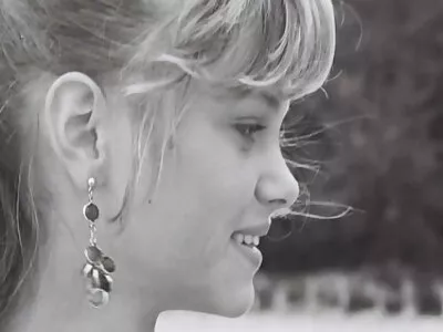 سیاہ فام لڑکی ایک سفید فام کو چود رہی روسی سکسی ہے۔