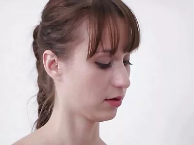 گرم ، شہوت انگیز کتیاں کیران کی بورنگ زندگی میں آگ لاتی ہیں۔ سکس از کون روسی