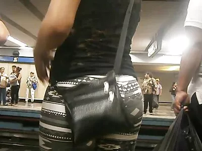 پیٹر اپنے سیکسی پڑوسی سکس روسیه ای کو چودنا خوش قسمت ہے۔