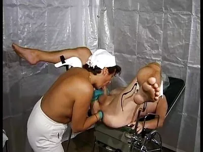 بڑی قدرتی چھاتی کے ساتھ Brunette Indica پھول جنسی تعلق رکھتا ہے اور لنڈ چوستا ہے۔ سکس روسی از کون