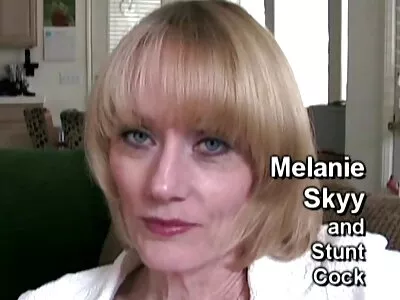 کلاڈیا نے سورج کے نیچے سویٹر پف ماریا۔ فیلم سکسی روسی