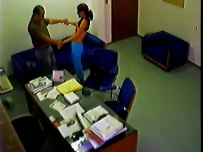 سنہرے بالوں والی عورت کو ایک سکس روسی از کون اچھا سہارا ملا