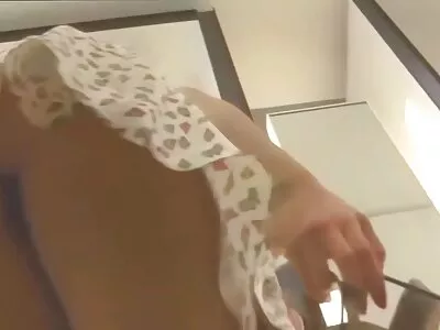 سفید بالوں والی ماں اس کی پونی فیلم های سکسی روسی کو پسند کرتی ہے۔