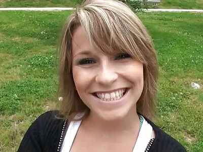 پتلی فیلم سکسی روسیه ای سنہرے بالوں والی بیب پی او وی میں خراب ہو رہی ہے۔