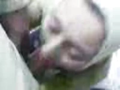 سرخ بالوں والی لڑکی اپنے دوست کو مطمئن کر ویدیو سکس روسی رہی ہے۔