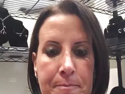 ایک اسٹرابیری سنہرے دانلود رایگان فیلم سکسی روسی بالوں والی اپنی چھاتی کو خوشی کے لیے استعمال کرتی ہے۔