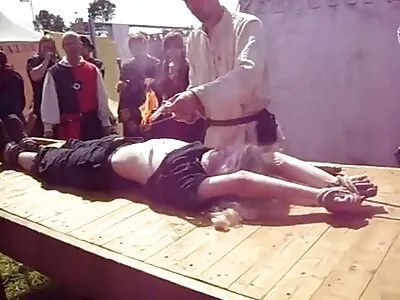 MILF Abbey Brooks نے اس کے آدمی فیلمسکسی روسی کے وینگر کو اسٹروک کیا۔