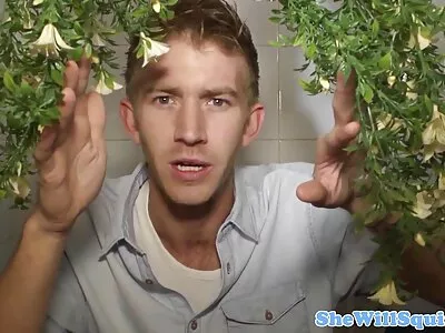 پرجوش بچے ایک دوسرے کو مطمئن کر رہے ہیں۔ فیلم سکسی روسی جدید